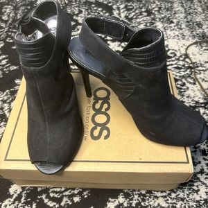 Vintage Cosmopolitian high heel sandals